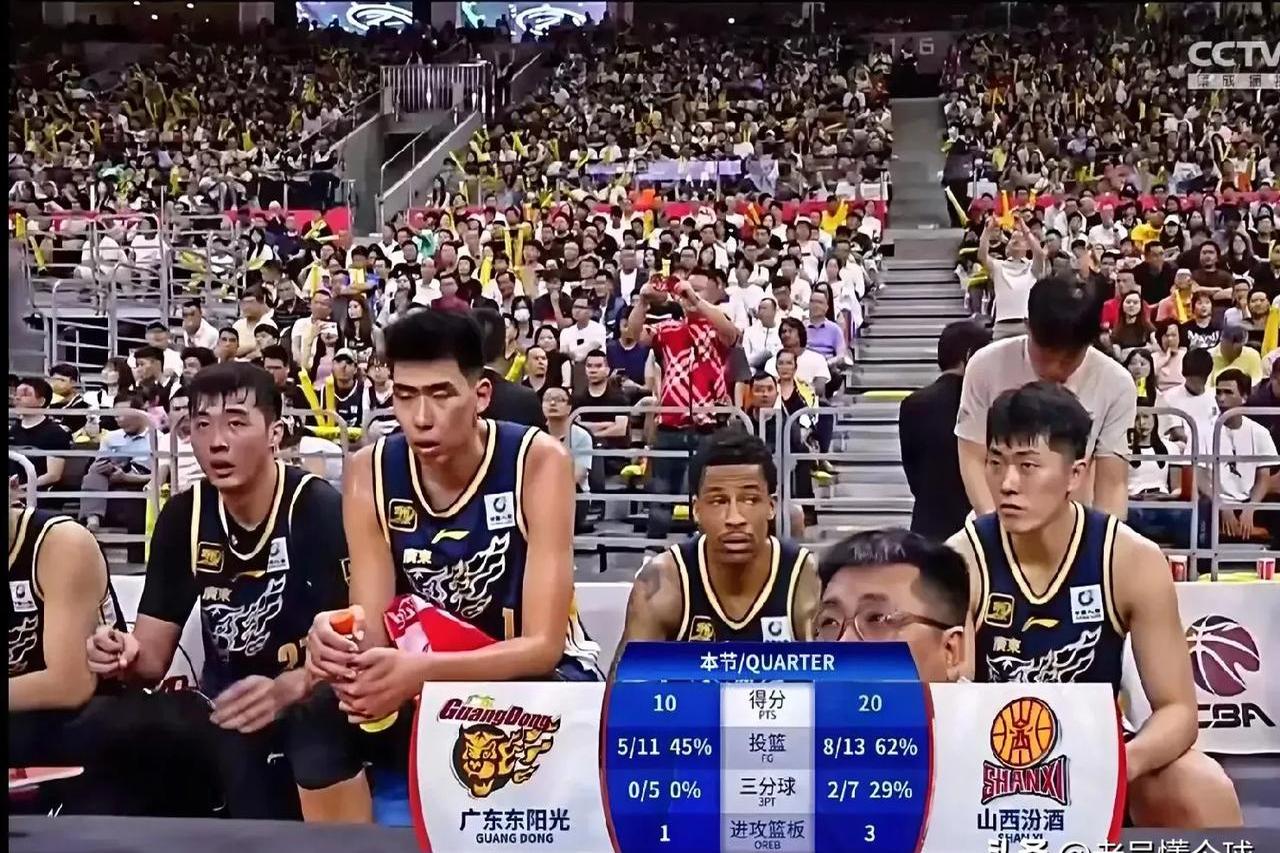 岭南暴熊队对阵关东雪豹队,冲浪超级杯险胜,内线统治篮板——回归即成焦点  岭南暴熊队对阵关东雪豹队,冲浪超级杯险胜,内线统治篮板——回归即成焦点