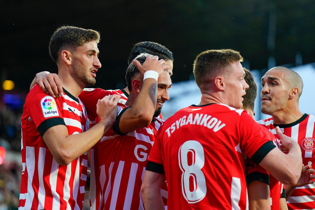 关于赛前上海海港调整名单以备社区盾,状态回暖环节打磨,媒体盛赞,轮换策略被讨论的信息 关于赛前上海海港调整名单以备社区盾,状态回暖环节打磨,媒体盛赞,轮换策略被讨论的信息