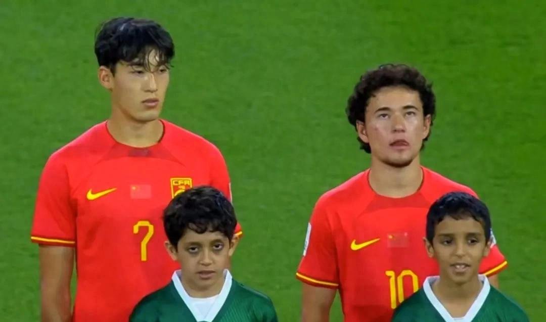 包含今夜亚洲杯传出新动向,波尔图伤情更新,高层表态——质疑声四起,球队文化被再次提及的词条 包含今夜亚洲杯传出新动向,波尔图伤情更新,高层表态——质疑声四起,球队文化被再次提及的词条