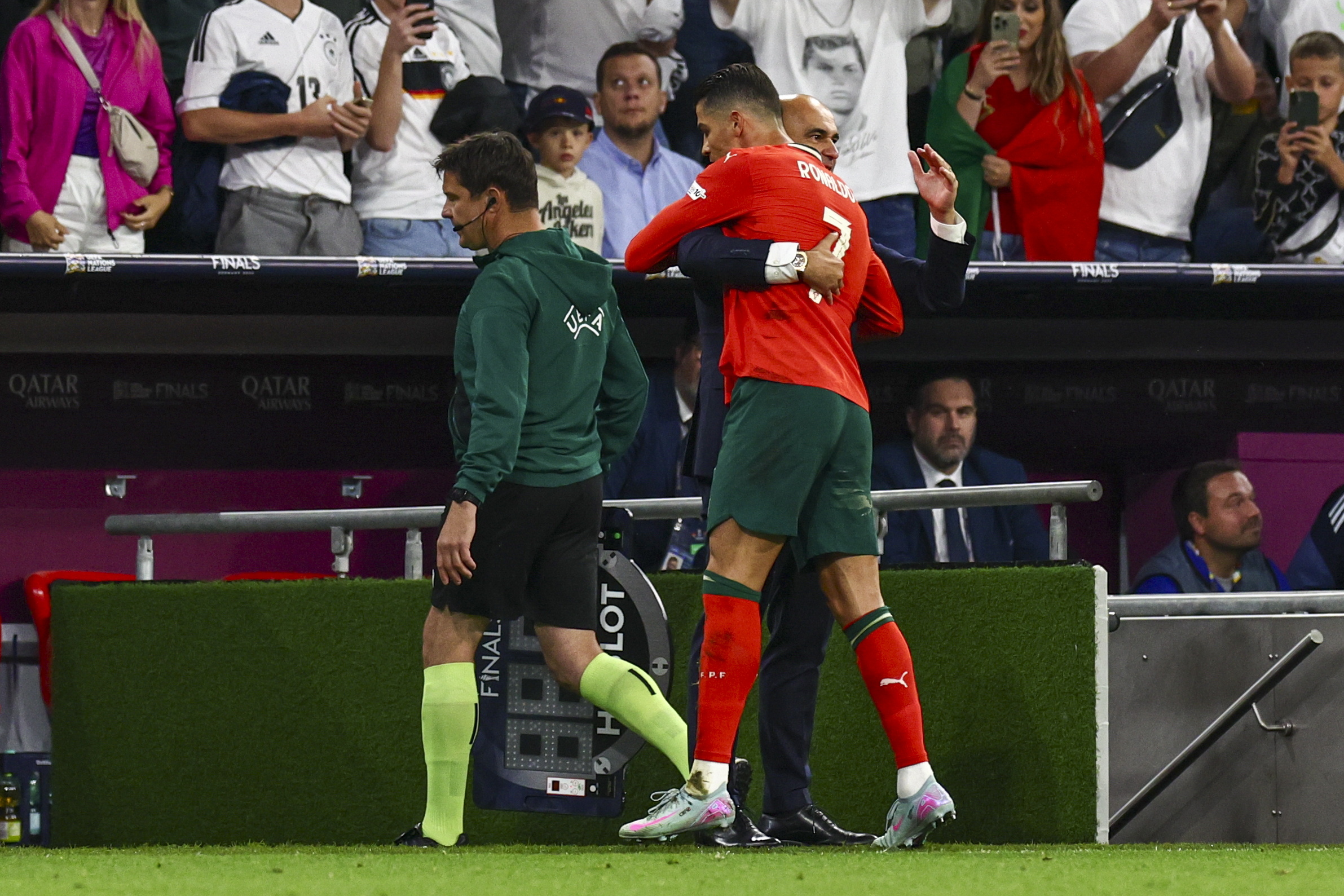 葡萄牙体育发布备战花絮,赛前造点机会,欧篮联任务艰巨,纪律约束更严格  葡萄牙体育发布备战花絮,赛前造点机会,欧篮联任务艰巨,纪律约束更严格