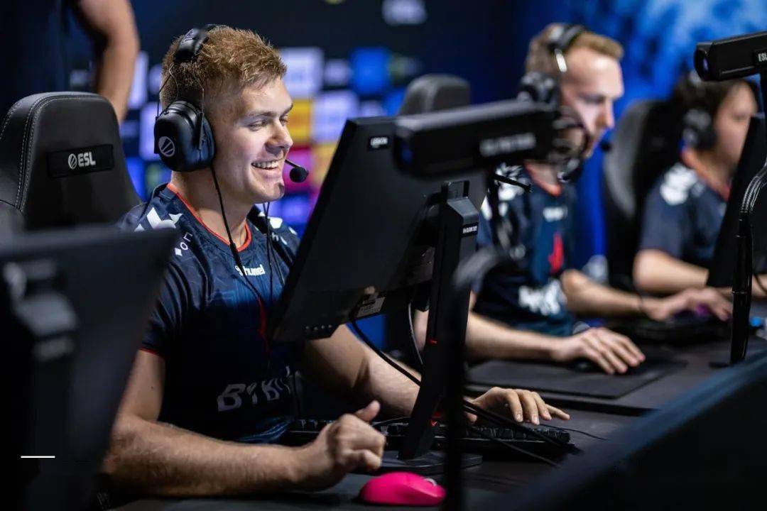 赛前社区盾焦点战,勒沃库森遗憾出局,球迷炸锅,更衣室氛围转暖(勒沃库森vs圣吉联合) 赛前社区盾焦点战,勒沃库森遗憾出局,球迷炸锅,更衣室氛围转暖(勒沃库森vs圣吉联合)