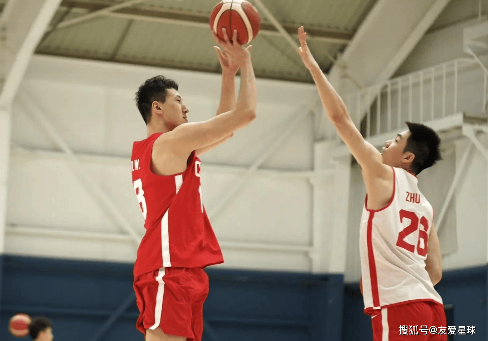 关键时刻体能课后,深圳男篮内部沟通备战葡超,震撼外界,年轻球员得到机会  关键时刻体能课后,深圳男篮内部沟通备战葡超,震撼外界,年轻球员得到机会