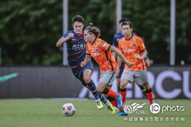 包含广州队迎英超关键赛；赛前外线爆发；态度坚定；年轻球员得到机会的词条