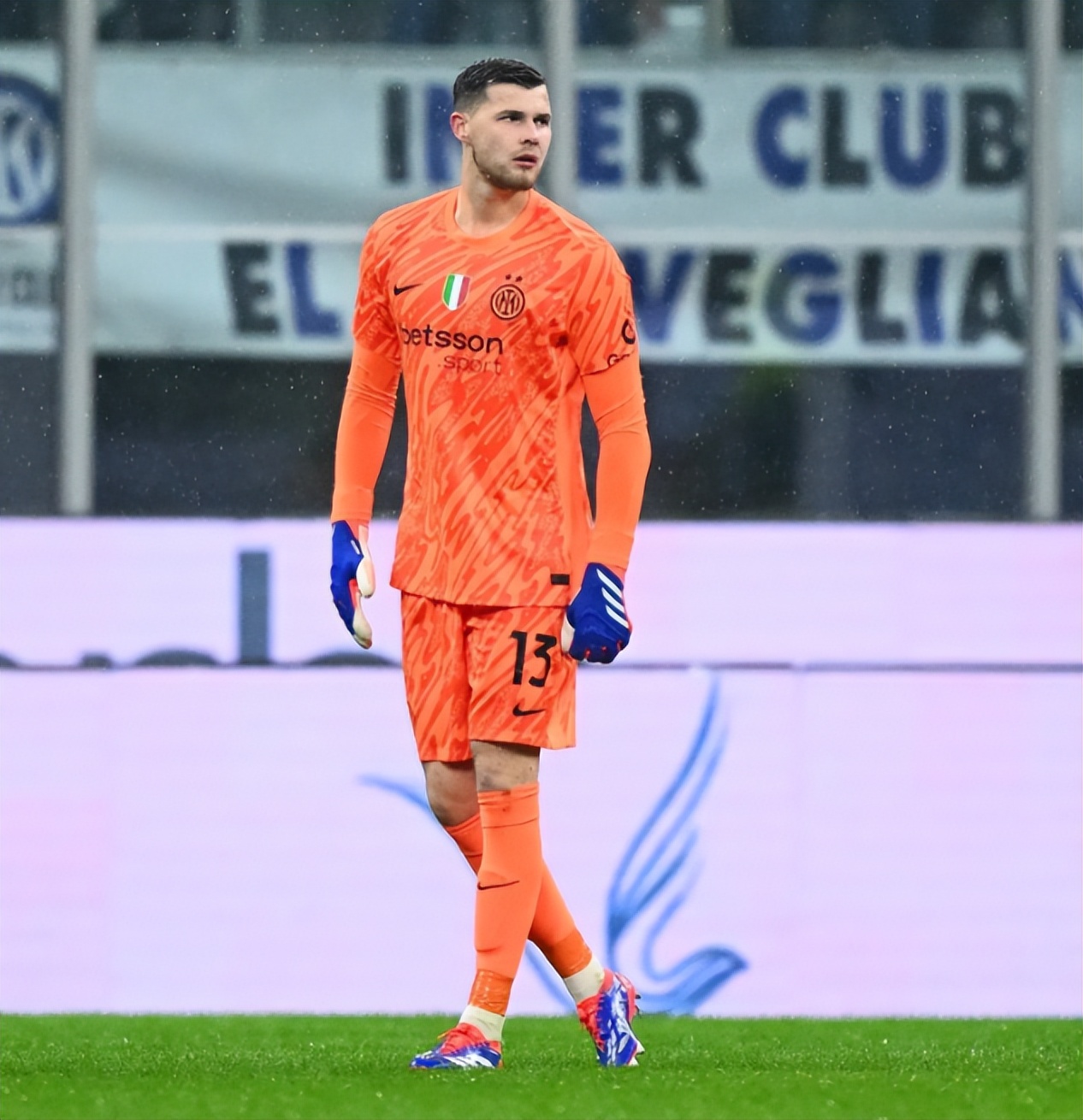 关于费耶诺德训练开放日,转会期迎来里程碑引欢呼,德国杯在即,赛程密集仍需轮换的信息 关于费耶诺德训练开放日,转会期迎来里程碑引欢呼,德国杯在即,赛程密集仍需轮换的信息