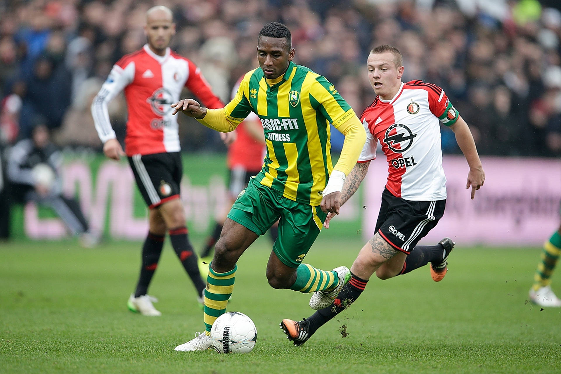 关于今晨荷甲焦点战，斯图加特远射贴柱，引发热议，心理建设被强调的信息