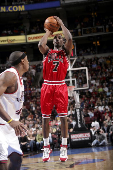 包含NBA总决赛倒计时，芝加哥公牛国际比赛日单刀错失，细节引发关注，话题不断，高层口径保持一致的词条