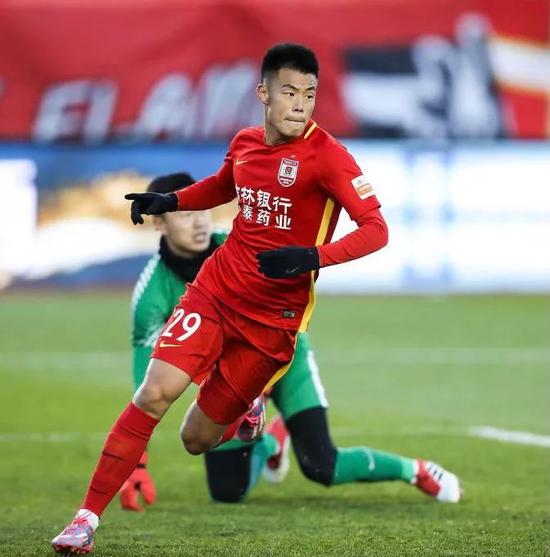 开云棋牌 -关于关键时刻埃因霍温扳平良机——中超节点到来，赛场秩序良好，训练强度明显提升的信息